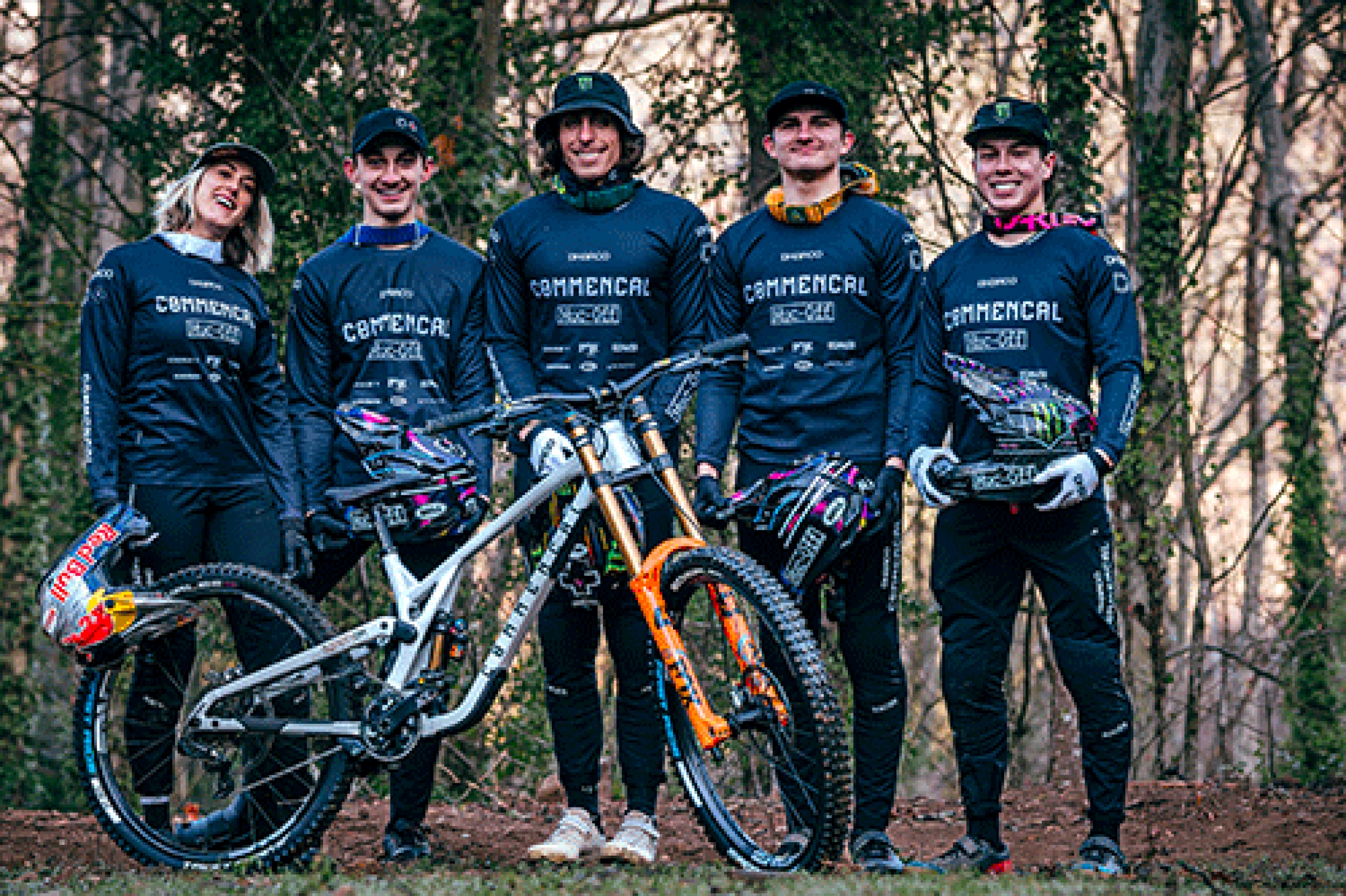 Commencal Riders COMMENCAL NEWS Commencal-Muc-Off-Team-Signs-the-Alran-Brothers